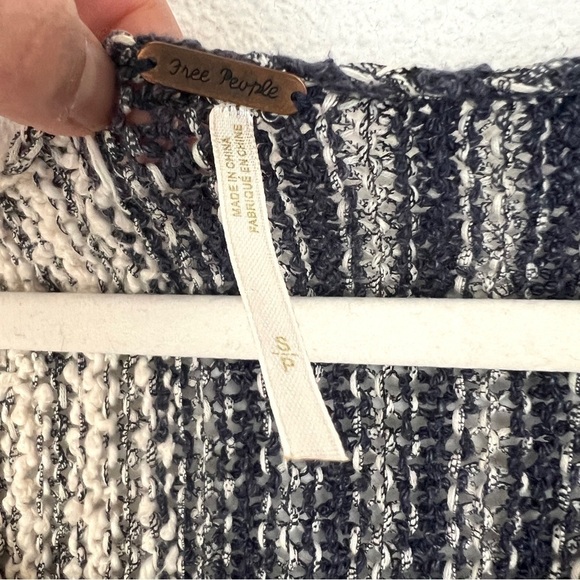 Free People Contrast Colorblock Textured Slouch Sweater Top Pullover Small - Picture 2 of 7